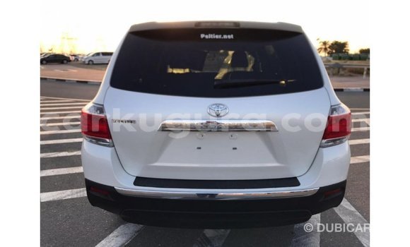 Nunua Imported Toyota Highlander Nyeupe Gari ndani ya Import - Dubai nchini Bujumbura Nunua Imported Toyota Highlander Nyeupe Gari ndani ya Import - Dubai nchini Bujumbura