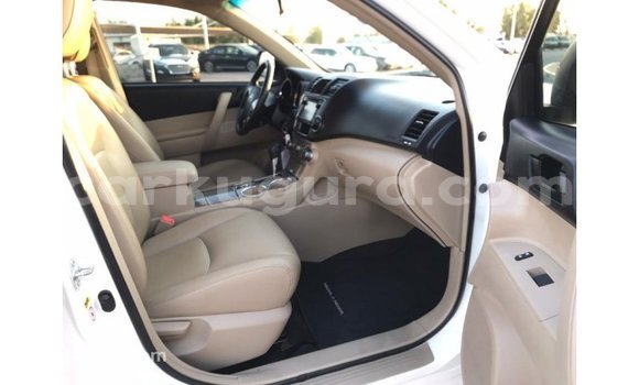 Nunua Imported Toyota Highlander Nyeupe Gari ndani ya Import - Dubai nchini Bujumbura Nunua Imported Toyota Highlander Nyeupe Gari ndani ya Import - Dubai nchini Bujumbura