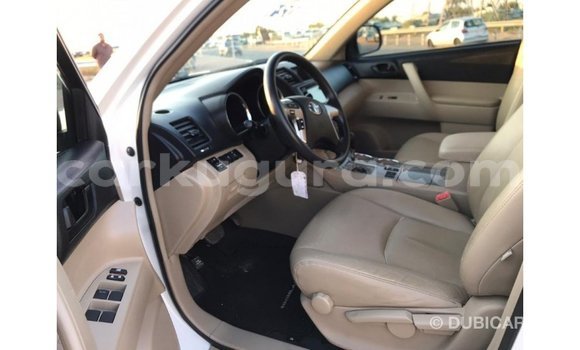 Nunua Imported Toyota Highlander Nyeupe Gari ndani ya Import - Dubai nchini Bujumbura Nunua Imported Toyota Highlander Nyeupe Gari ndani ya Import - Dubai nchini Bujumbura