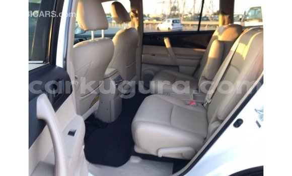 Nunua Imported Toyota Highlander Nyeupe Gari ndani ya Import - Dubai nchini Bujumbura Nunua Imported Toyota Highlander Nyeupe Gari ndani ya Import - Dubai nchini Bujumbura