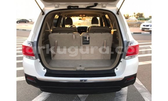 Nunua Imported Toyota Highlander Nyeupe Gari ndani ya Import - Dubai nchini Bujumbura Nunua Imported Toyota Highlander Nyeupe Gari ndani ya Import - Dubai nchini Bujumbura