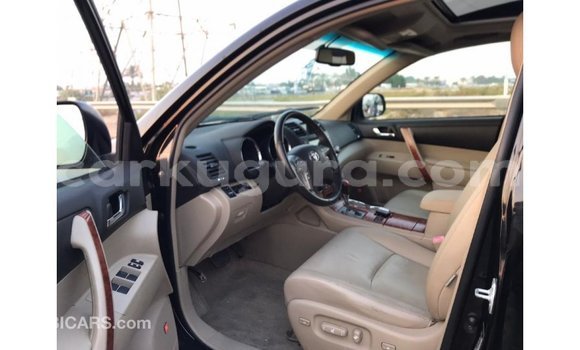 Nunua Imported Toyota Highlander Nyeusi Gari ndani ya Import - Dubai nchini Bujumbura Nunua Imported Toyota Highlander Nyeusi Gari ndani ya Import - Dubai nchini Bujumbura