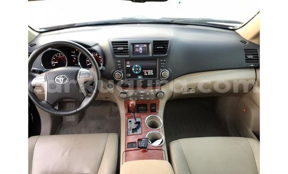 Nunua Imported Toyota Highlander Nyeusi Gari ndani ya Import - Dubai nchini Bujumbura Nunua Imported Toyota Highlander Nyeusi Gari ndani ya Import - Dubai nchini Bujumbura