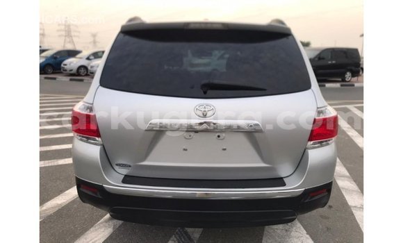 Nunua Imported Toyota Highlander Nyingine Gari ndani ya Import - Dubai nchini Bujumbura Nunua Imported Toyota Highlander Nyingine Gari ndani ya Import - Dubai nchini Bujumbura