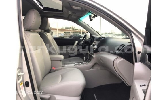 Nunua Imported Toyota Highlander Nyingine Gari ndani ya Import - Dubai nchini Bujumbura Nunua Imported Toyota Highlander Nyingine Gari ndani ya Import - Dubai nchini Bujumbura