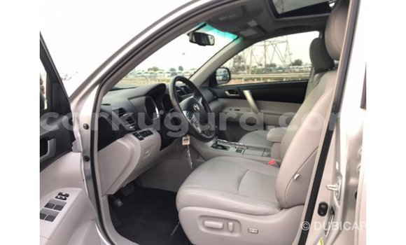 Nunua Imported Toyota Highlander Nyingine Gari ndani ya Import - Dubai nchini Bujumbura Nunua Imported Toyota Highlander Nyingine Gari ndani ya Import - Dubai nchini Bujumbura