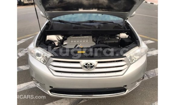 Nunua Imported Toyota Highlander Nyingine Gari ndani ya Import - Dubai nchini Bujumbura Nunua Imported Toyota Highlander Nyingine Gari ndani ya Import - Dubai nchini Bujumbura