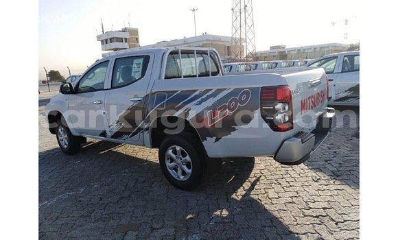 Acheter Import Voiture Mitsubishi L200 Blanc à Import - Dubai, Bujumbura Acheter Import Voiture Mitsubishi L200 Blanc à Import - Dubai, Bujumbura