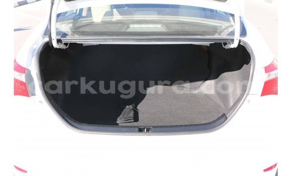 Nunua Imported Toyota Corolla Nyeupe Gari ndani ya Import - Dubai nchini Bujumbura Nunua Imported Toyota Corolla Nyeupe Gari ndani ya Import - Dubai nchini Bujumbura