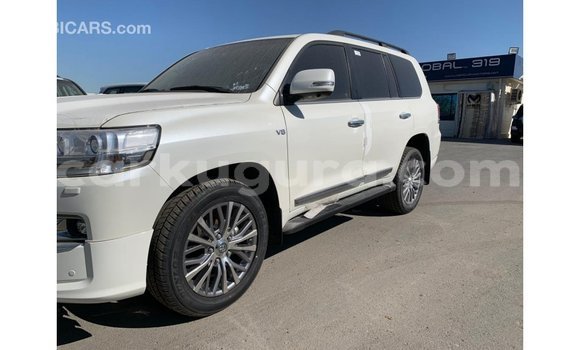 Acheter Import Voiture Toyota Land Cruiser Blanc à Import - Dubai, Bujumbura Acheter Import Voiture Toyota Land Cruiser Blanc à Import - Dubai, Bujumbura