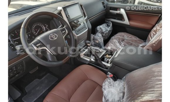 Nunua Imported Toyota Land Cruiser Nyeupe Gari ndani ya Import - Dubai nchini Bujumbura Nunua Imported Toyota Land Cruiser Nyeupe Gari ndani ya Import - Dubai nchini Bujumbura