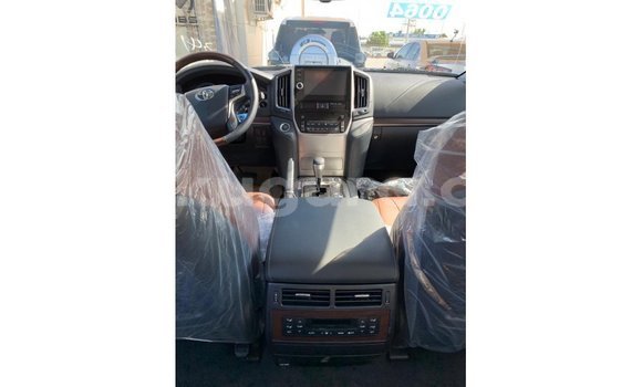 Nunua Imported Toyota Land Cruiser Nyeupe Gari ndani ya Import - Dubai nchini Bujumbura Nunua Imported Toyota Land Cruiser Nyeupe Gari ndani ya Import - Dubai nchini Bujumbura