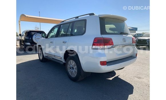 Nunua Imported Toyota Land Cruiser Nyeupe Gari ndani ya Import - Dubai nchini Bujumbura Nunua Imported Toyota Land Cruiser Nyeupe Gari ndani ya Import - Dubai nchini Bujumbura