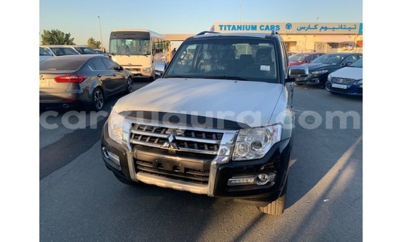 Nunua Imported Mitsubishi Pajero Nyeusi Gari ndani ya Import - Dubai nchini Bujumbura Nunua Imported Mitsubishi Pajero Nyeusi Gari ndani ya Import - Dubai nchini Bujumbura