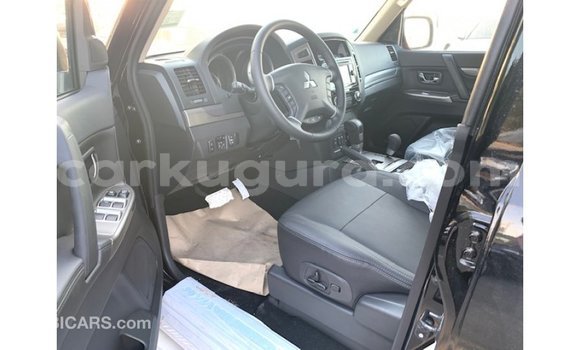 Nunua Imported Mitsubishi Pajero Nyeusi Gari ndani ya Import - Dubai nchini Bujumbura Nunua Imported Mitsubishi Pajero Nyeusi Gari ndani ya Import - Dubai nchini Bujumbura