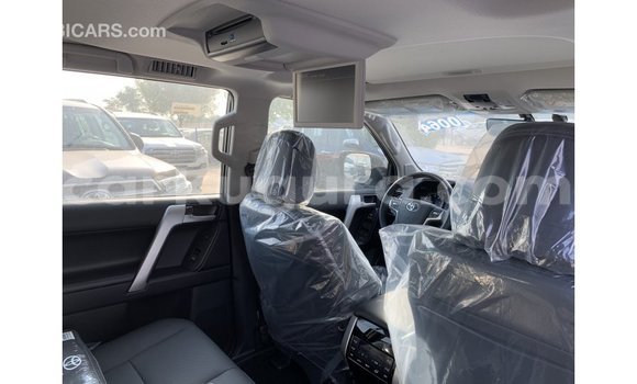 Nunua Imported Toyota Prado Nyeusi Gari ndani ya Import - Dubai nchini Bujumbura Nunua Imported Toyota Prado Nyeusi Gari ndani ya Import - Dubai nchini Bujumbura