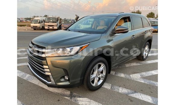 Nunua Imported Toyota Highlander Kijani Gari ndani ya Import - Dubai nchini Bujumbura Nunua Imported Toyota Highlander Kijani Gari ndani ya Import - Dubai nchini Bujumbura