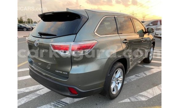 Nunua Imported Toyota Highlander Kijani Gari ndani ya Import - Dubai nchini Bujumbura Nunua Imported Toyota Highlander Kijani Gari ndani ya Import - Dubai nchini Bujumbura
