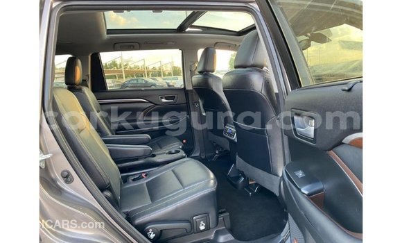 Nunua Imported Toyota Highlander Nyingine Gari ndani ya Import - Dubai nchini Bujumbura Nunua Imported Toyota Highlander Nyingine Gari ndani ya Import - Dubai nchini Bujumbura