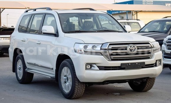 Acheter Import Voiture Toyota Land Cruiser Blanc à Import - Dubai, Bujumbura Acheter Import Voiture Toyota Land Cruiser Blanc à Import - Dubai, Bujumbura