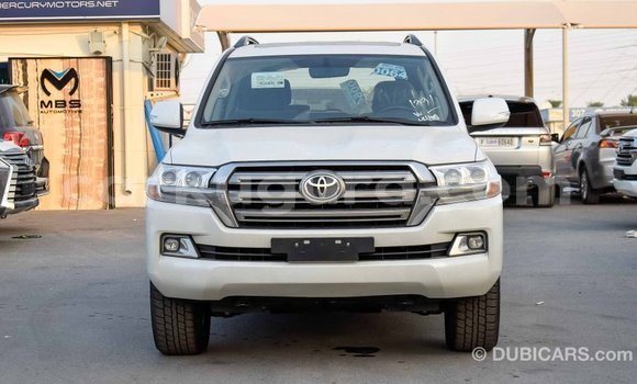 Acheter Import Voiture Toyota Land Cruiser Blanc à Import - Dubai, Bujumbura Acheter Import Voiture Toyota Land Cruiser Blanc à Import - Dubai, Bujumbura