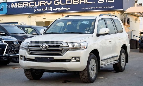 Acheter Import Voiture Toyota Land Cruiser Blanc à Import - Dubai, Bujumbura Acheter Import Voiture Toyota Land Cruiser Blanc à Import - Dubai, Bujumbura