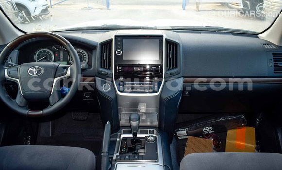 Acheter Import Voiture Toyota Land Cruiser Blanc à Import - Dubai, Bujumbura Acheter Import Voiture Toyota Land Cruiser Blanc à Import - Dubai, Bujumbura
