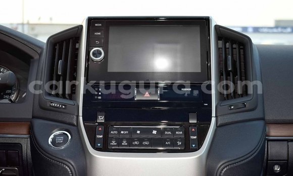 Acheter Import Voiture Toyota Land Cruiser Blanc à Import - Dubai, Bujumbura Acheter Import Voiture Toyota Land Cruiser Blanc à Import - Dubai, Bujumbura