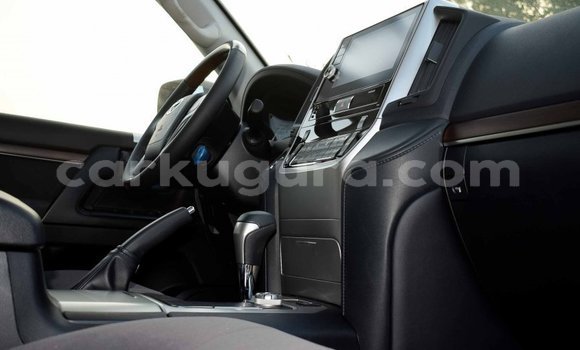 Acheter Import Voiture Toyota Land Cruiser Blanc à Import - Dubai, Bujumbura Acheter Import Voiture Toyota Land Cruiser Blanc à Import - Dubai, Bujumbura