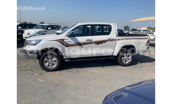 Nunua Imported Toyota Hilux Nyeupe Gari ndani ya Import - Dubai nchini Bujumbura Nunua Imported Toyota Hilux Nyeupe Gari ndani ya Import - Dubai nchini Bujumbura