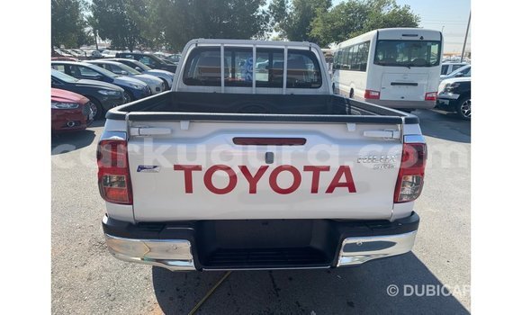 Nunua Imported Toyota Hilux Nyeupe Gari ndani ya Import - Dubai nchini Bujumbura Nunua Imported Toyota Hilux Nyeupe Gari ndani ya Import - Dubai nchini Bujumbura