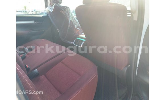 Nunua Imported Toyota Hilux Nyeupe Gari ndani ya Import - Dubai nchini Bujumbura Nunua Imported Toyota Hilux Nyeupe Gari ndani ya Import - Dubai nchini Bujumbura