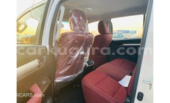 Nunua Imported Toyota Hilux Nyeupe Gari ndani ya Import - Dubai nchini Bujumbura Nunua Imported Toyota Hilux Nyeupe Gari ndani ya Import - Dubai nchini Bujumbura