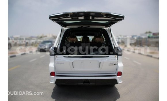 Nunua Imported Lexus LX Nyeupe Gari ndani ya Import - Dubai nchini Bujumbura Nunua Imported Lexus LX Nyeupe Gari ndani ya Import - Dubai nchini Bujumbura