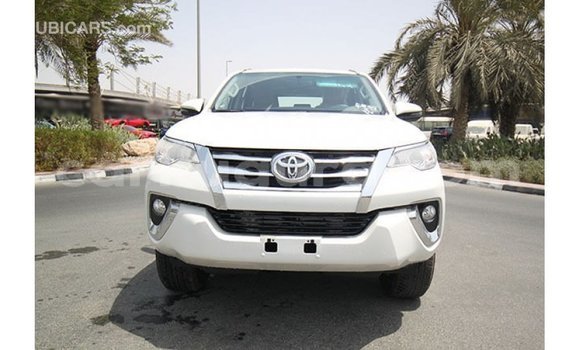 Nunua Imported Toyota Fortuner Nyeupe Gari ndani ya Import - Dubai nchini Bujumbura Nunua Imported Toyota Fortuner Nyeupe Gari ndani ya Import - Dubai nchini Bujumbura