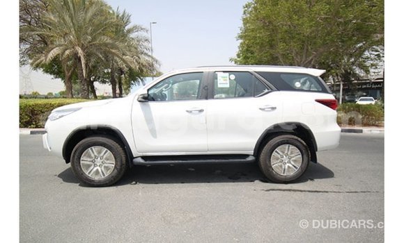 Nunua Imported Toyota Fortuner Nyeupe Gari ndani ya Import - Dubai nchini Bujumbura Nunua Imported Toyota Fortuner Nyeupe Gari ndani ya Import - Dubai nchini Bujumbura