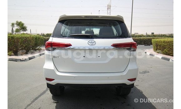 Nunua Imported Toyota Fortuner Nyeupe Gari ndani ya Import - Dubai nchini Bujumbura Nunua Imported Toyota Fortuner Nyeupe Gari ndani ya Import - Dubai nchini Bujumbura