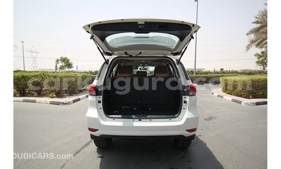 Nunua Imported Toyota Fortuner Nyeupe Gari ndani ya Import - Dubai nchini Bujumbura Nunua Imported Toyota Fortuner Nyeupe Gari ndani ya Import - Dubai nchini Bujumbura