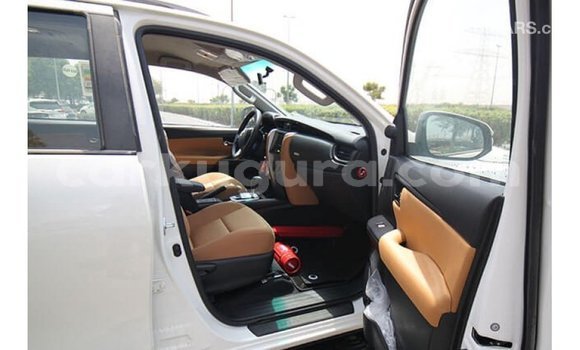 Nunua Imported Toyota Fortuner Nyeupe Gari ndani ya Import - Dubai nchini Bujumbura Nunua Imported Toyota Fortuner Nyeupe Gari ndani ya Import - Dubai nchini Bujumbura