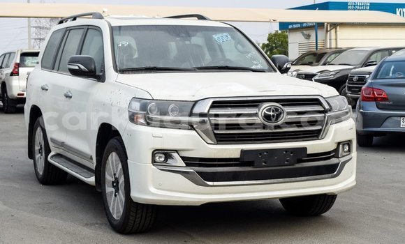 Nunua Imported Toyota Land Cruiser Nyeupe Gari ndani ya Import - Dubai nchini Bujumbura Nunua Imported Toyota Land Cruiser Nyeupe Gari ndani ya Import - Dubai nchini Bujumbura