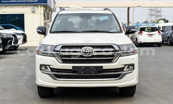 Nunua Imported Toyota Land Cruiser Nyeupe Gari ndani ya Import - Dubai nchini Bujumbura Nunua Imported Toyota Land Cruiser Nyeupe Gari ndani ya Import - Dubai nchini Bujumbura