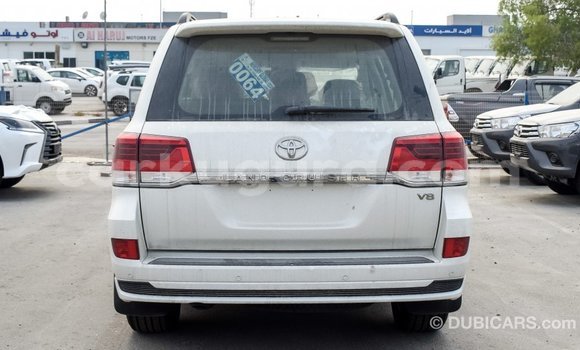 Nunua Imported Toyota Land Cruiser Nyeupe Gari ndani ya Import - Dubai nchini Bujumbura Nunua Imported Toyota Land Cruiser Nyeupe Gari ndani ya Import - Dubai nchini Bujumbura