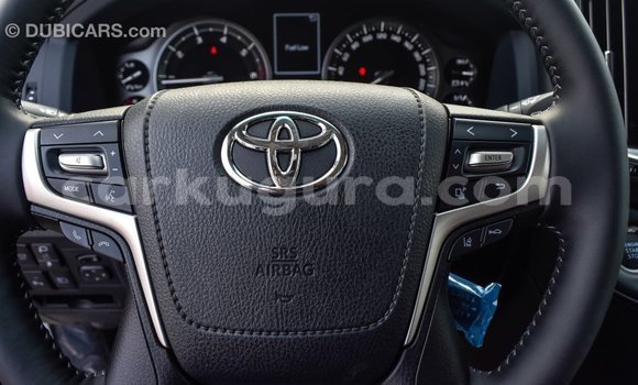 Nunua Imported Toyota Land Cruiser Nyeupe Gari ndani ya Import - Dubai nchini Bujumbura Nunua Imported Toyota Land Cruiser Nyeupe Gari ndani ya Import - Dubai nchini Bujumbura
