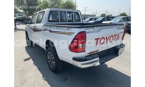 Nunua Imported Toyota Hilux Nyeupe Gari ndani ya Import - Dubai nchini Bujumbura Nunua Imported Toyota Hilux Nyeupe Gari ndani ya Import - Dubai nchini Bujumbura