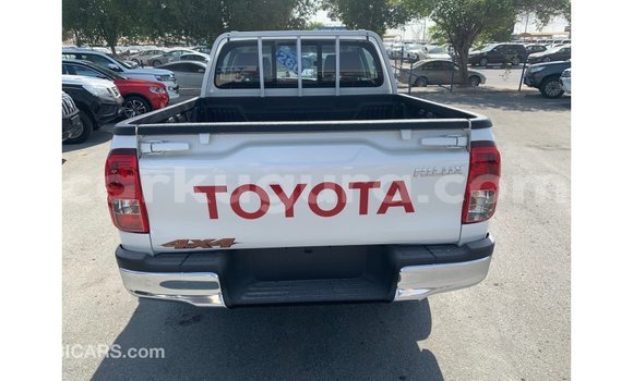 Nunua Imported Toyota Hilux Nyeupe Gari ndani ya Import - Dubai nchini Bujumbura Nunua Imported Toyota Hilux Nyeupe Gari ndani ya Import - Dubai nchini Bujumbura