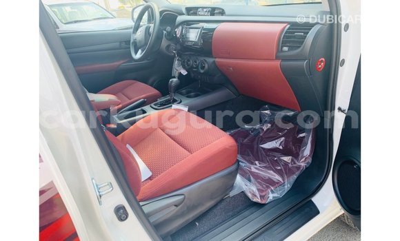 Nunua Imported Toyota Hilux Nyeupe Gari ndani ya Import - Dubai nchini Bujumbura Nunua Imported Toyota Hilux Nyeupe Gari ndani ya Import - Dubai nchini Bujumbura