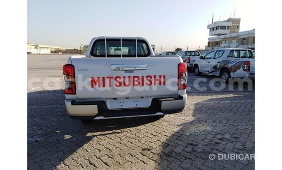Nunua Imported Mitsubishi L200 Nyeupe Gari ndani ya Import - Dubai nchini Bujumbura Nunua Imported Mitsubishi L200 Nyeupe Gari ndani ya Import - Dubai nchini Bujumbura