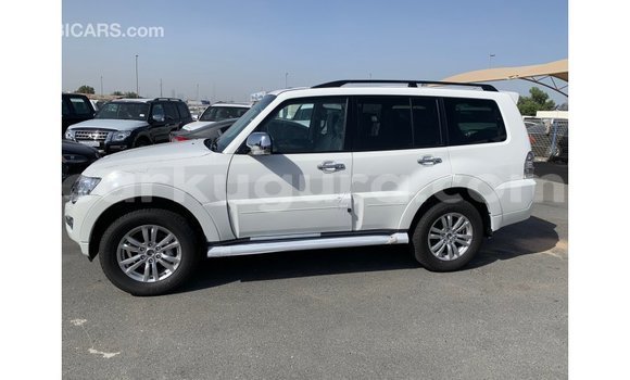 Nunua Imported Mitsubishi Pajero Nyeupe Gari ndani ya Import - Dubai nchini Bujumbura Nunua Imported Mitsubishi Pajero Nyeupe Gari ndani ya Import - Dubai nchini Bujumbura