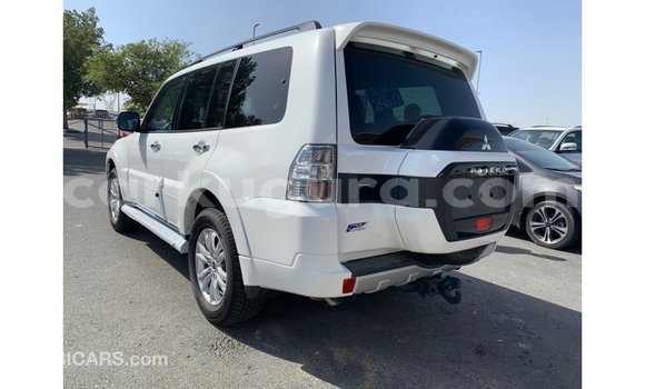 Nunua Imported Mitsubishi Pajero Nyeupe Gari ndani ya Import - Dubai nchini Bujumbura Nunua Imported Mitsubishi Pajero Nyeupe Gari ndani ya Import - Dubai nchini Bujumbura