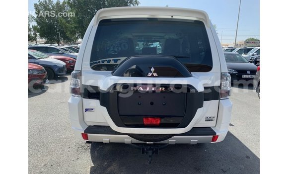 Nunua Imported Mitsubishi Pajero Nyeupe Gari ndani ya Import - Dubai nchini Bujumbura Nunua Imported Mitsubishi Pajero Nyeupe Gari ndani ya Import - Dubai nchini Bujumbura